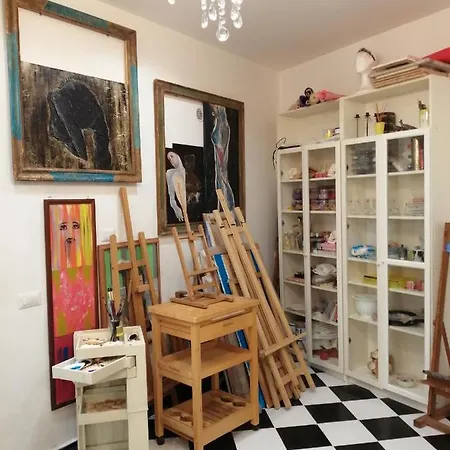 Flat Iron Building Art Studio Sutri