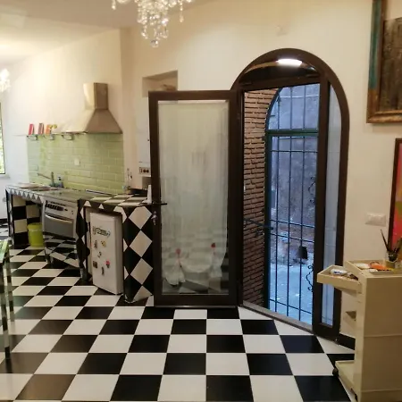 Flat Iron Building Art Studio * Sutri